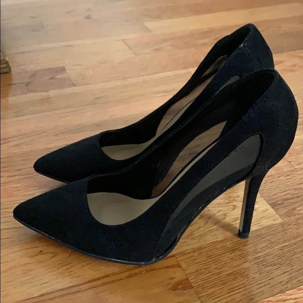 Black pumps with mesh paneling